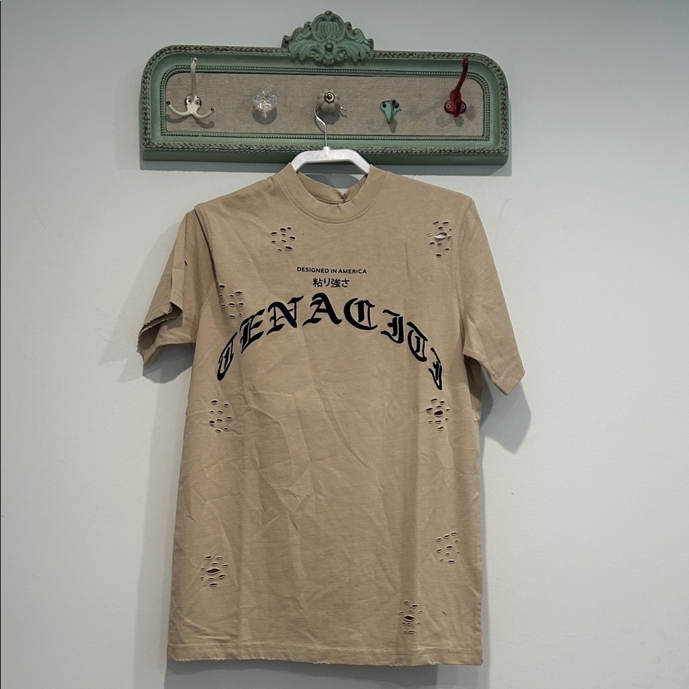 Tenacity distressed Tan Men's short sleeves embroidered T-Shirt small new - Picture 1 of 12